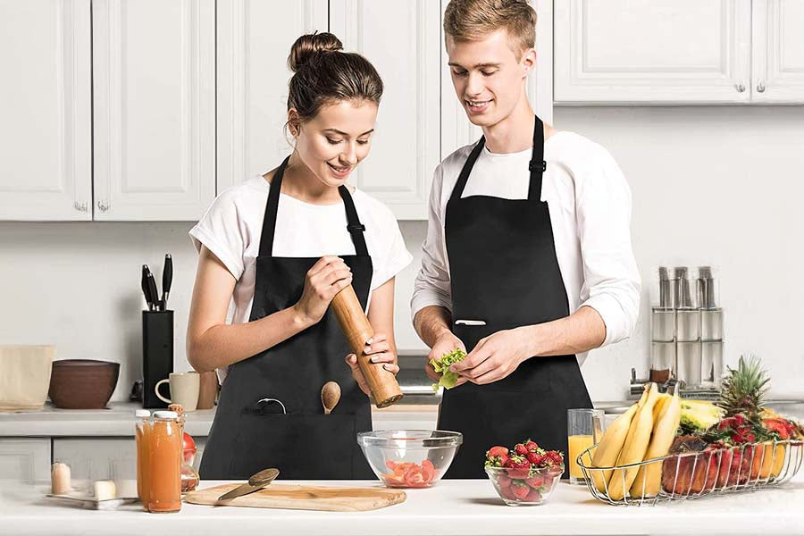 Durable Bib Adjustable Apron with 3 Pockets